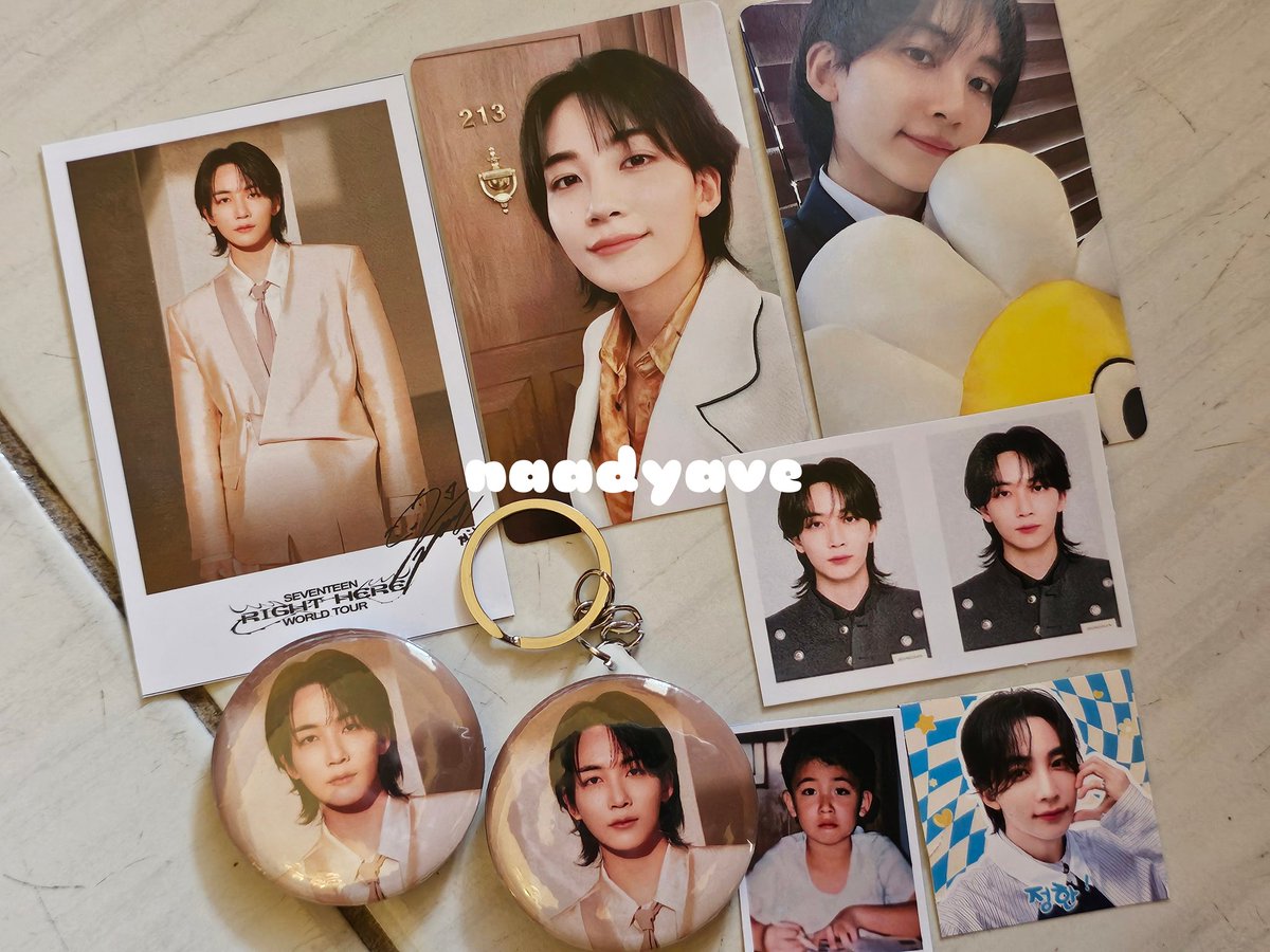 naadyave's tweet photo. SEVENTEEN RIGHT HERE in Jakarta Freebies (´^ω^)

Detail:
All member set unofficial
2pc photocard 
1pc polaroid
1pc keychain/pin
1pc ID Photo
1pc Baby Photo
1pc Sticker

📍 Jakarta Internasional Stadium (JIS)
🗓 8-9 Februari 2025

See you CARATs💕
#SEVENTEEN_RIGHT_HERE_IN_JAKARTA https://t.co/bcuKObi2Cl