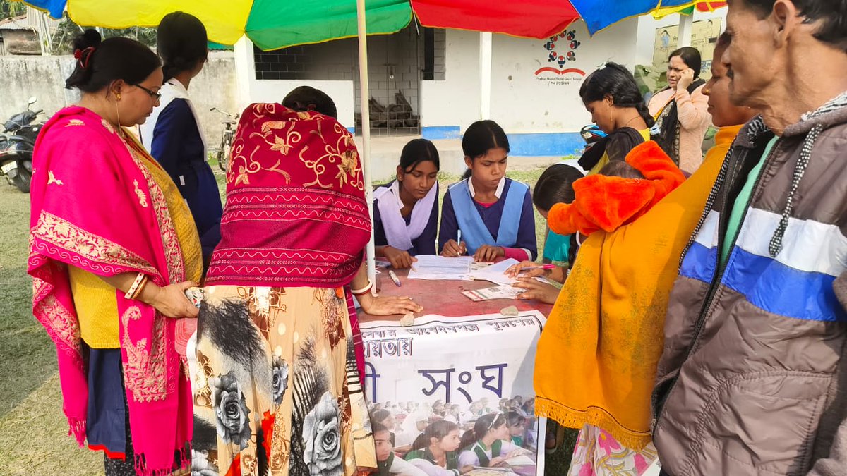 Filling up of various forms of beneficiaries by #Kanyashree_Sangha girls at Guriahati-II GP,Cooch Behar-I Dev. Block #Duare_Sarkar_Phase_IX <a href="/DMCoochbehar/">DM CoochBehar</a> <a href="/DCoochbeha53730/">DICO Coochbehar</a>