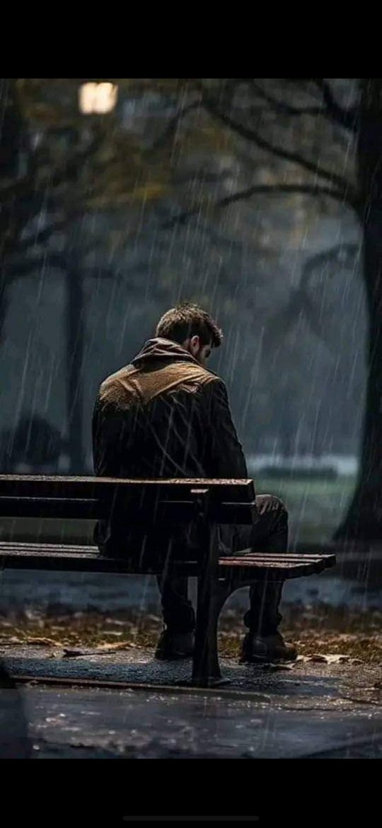 al7oor33's tweet photo. أجمل مافي الأزمات ..
هي إعادة ترتيب الناس  من حولك 
لتكتشف معادنهم ، من يستحق القرب منك 
ومن لايستحق ..
كل الأزمات سـتمر 
لكن من خذلونا لن يعودوا 
إلى قلوبنا أبداً ..!

#خريف_القلب https://t.co/BTjEFYpKem