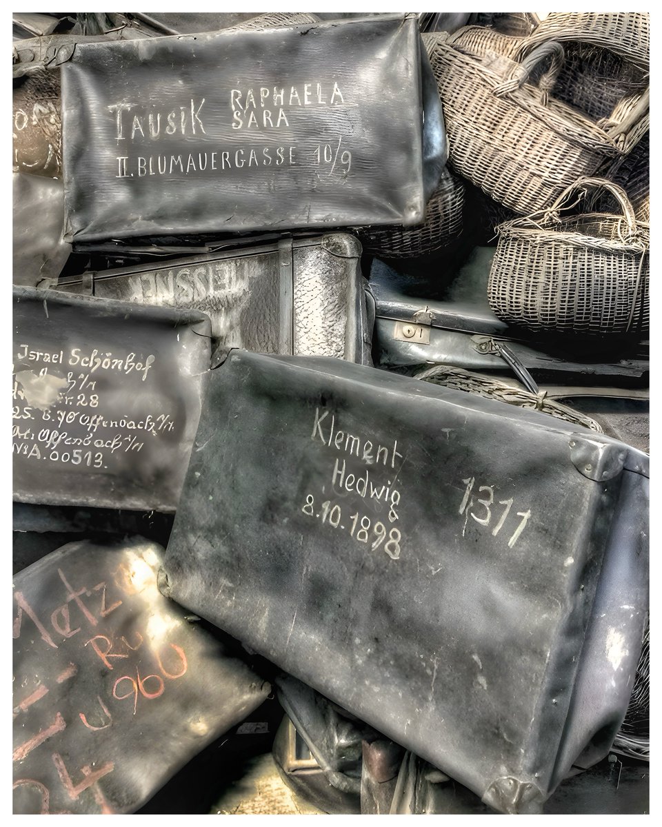 stephanegemmani's tweet photo. Il y a 80 ans, le 27 janvier 1945, les troupes soviétiques libéraient #Auschwitz, #Birkenau et #Monowitz, où 1,3 million de personnes avaient été déportées. Parmi elles, au moins 1,1 million furent assassinées. Gardons leur mémoire vivante pour que jamais l’oubli ne triomphe. https://t.co/29BEhv0HN6