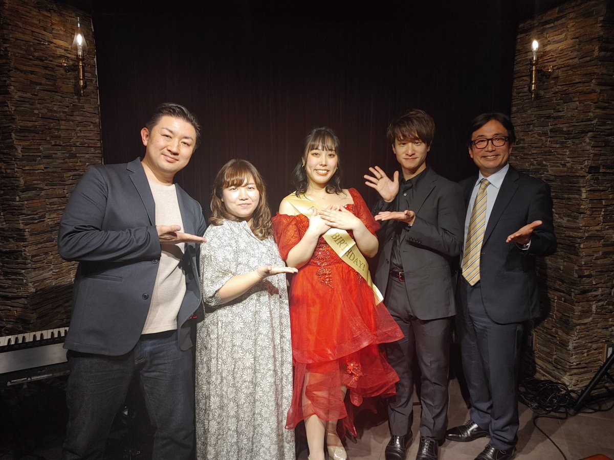 moe_o_'s tweet photo. 昨日はご来場いただき本当にありがとうございました🌟人生初ソロライブ！ド緊張でした😂笑
皆様と楽しい時間を共有でき幸せでした🌸

ゲスト出演の山崎さん、響月くん、ピアノ演奏のゆささん、MCの万代さん皆様ありがとうございました💖

昨日のステージはずっと忘れません💕
これからも頑張ります！♡ https://t.co/7wKEeIQkVO