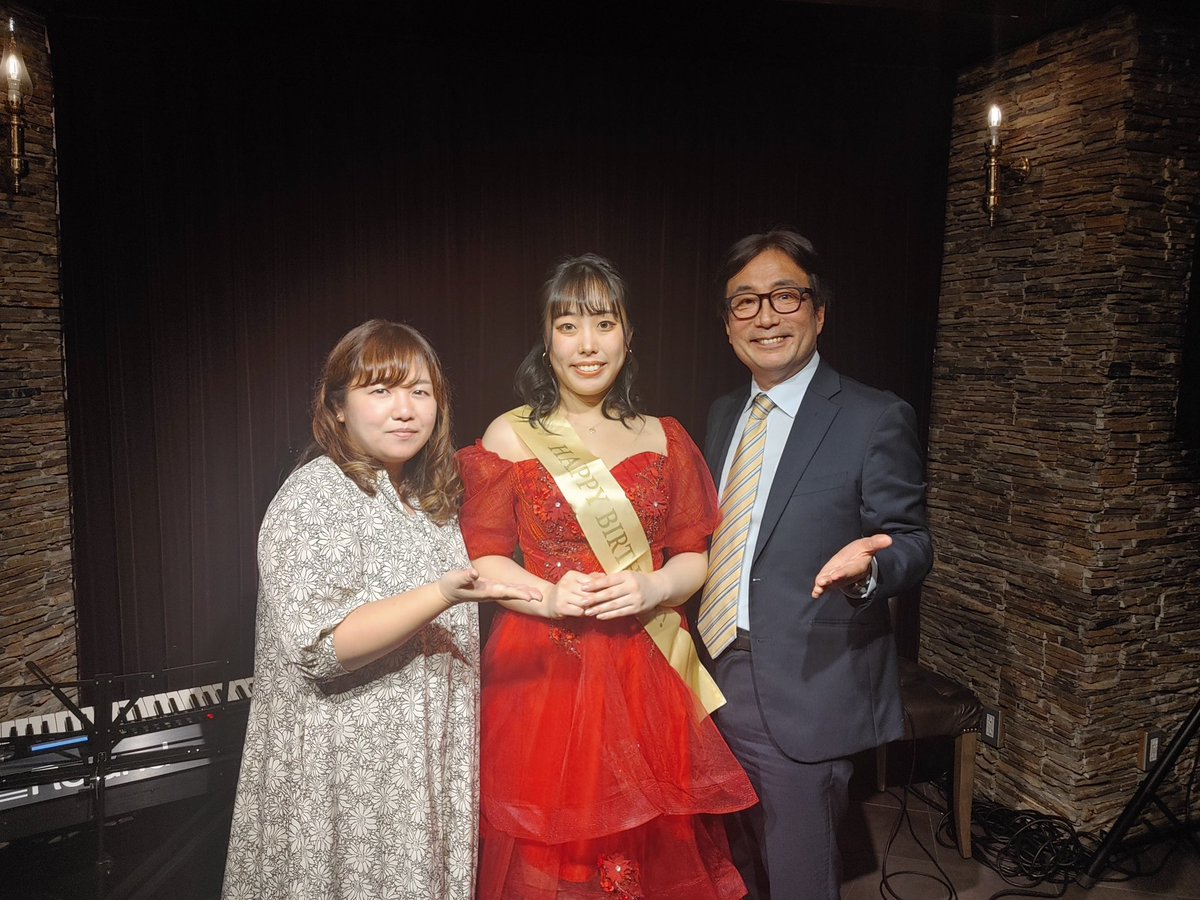 moe_o_'s tweet photo. 昨日はご来場いただき本当にありがとうございました🌟人生初ソロライブ！ド緊張でした😂笑
皆様と楽しい時間を共有でき幸せでした🌸

ゲスト出演の山崎さん、響月くん、ピアノ演奏のゆささん、MCの万代さん皆様ありがとうございました💖

昨日のステージはずっと忘れません💕
これからも頑張ります！♡ https://t.co/7wKEeIQkVO