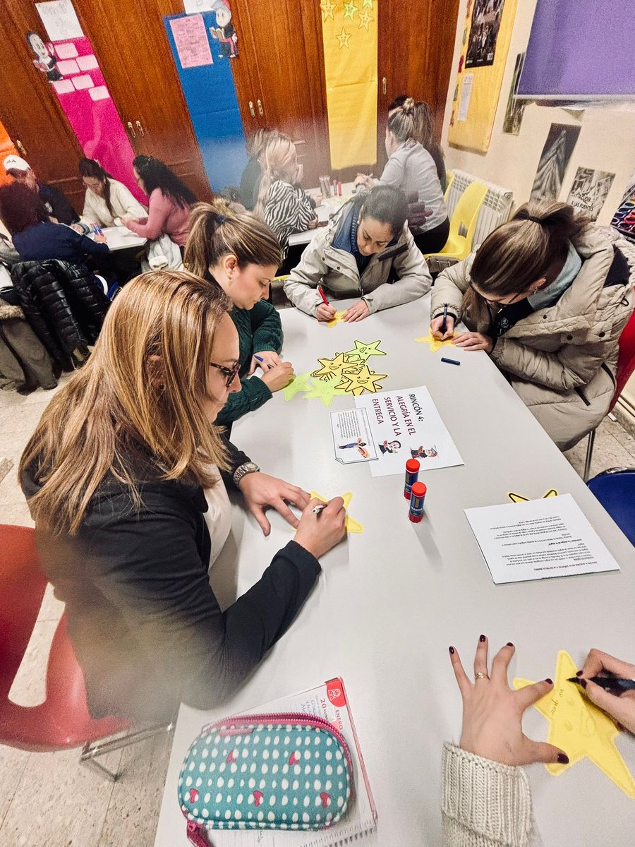 💬Esta semana pasada, los educadores del cole hemos seguido profundizando en el legado de nuestros fundadores, Marcelo Spínola y Celia Méndez. 🌟♥️
A través de dinámicas por rincones, trabajamos nuestra misión, visión y valores, que cobran sentido desde su carisma. 🙌