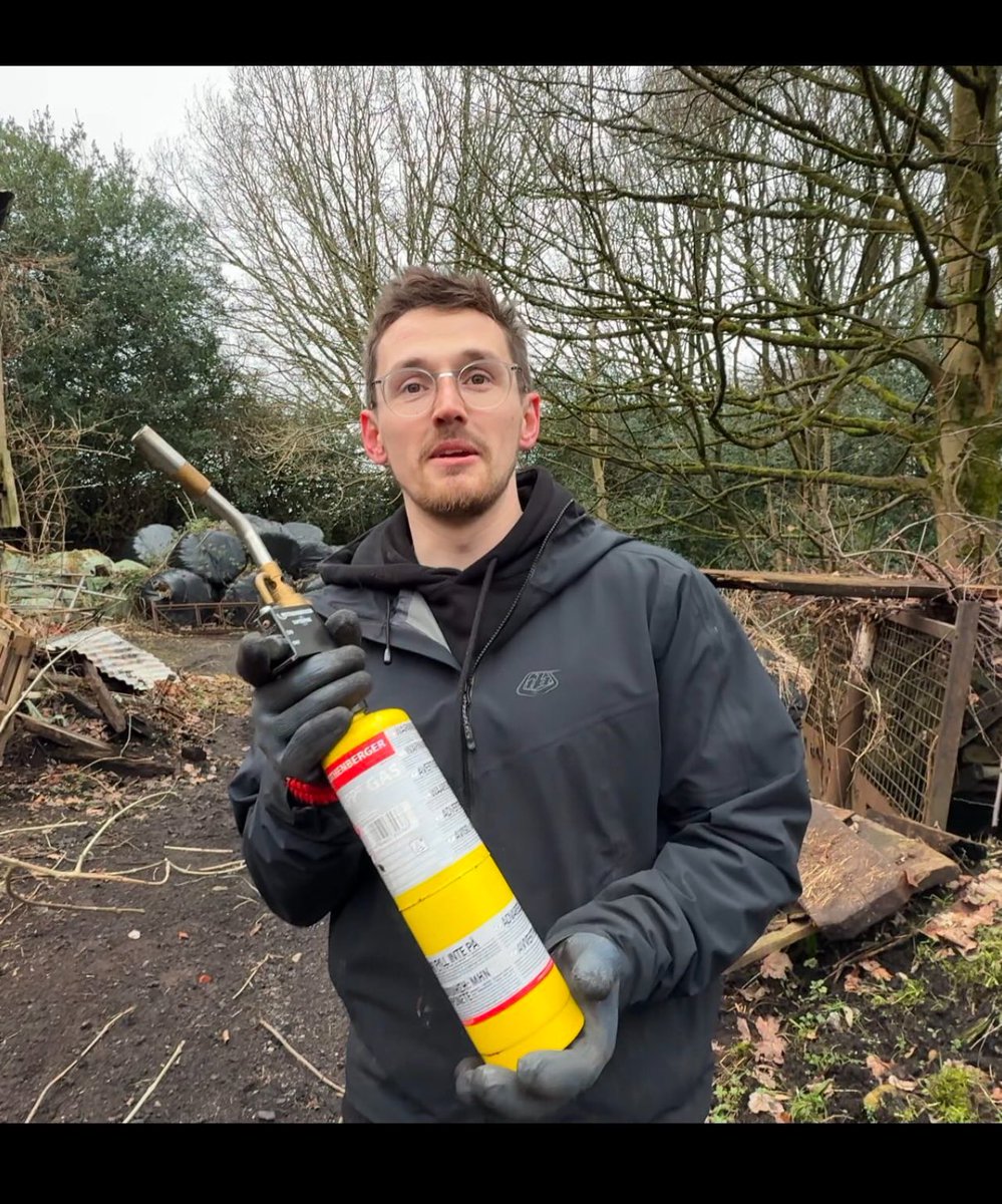 HennersBar's tweet photo. @Syndicate when your mum catches you doing something, they told you not to do. https://t.co/qhlDRUmGcw