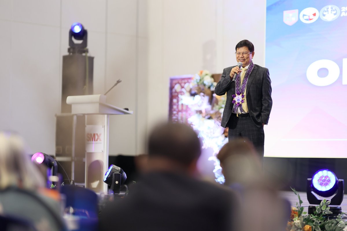 SCPh_PIO's tweet photo. Chief Justice Alexander G. Gesmundo urged law deans, faculty members, lawyers, and regulators to collaborate in modernizing legal education to meet current and future demands. Speaking at the 2025 Philippine Association of Law Schools, Inc. (PALS) Annual Convention held from January 20 to 22, 2025 in Park Inn By Radisson, Pampanga, he emphasized the importance of shaping a curriculum that combines theoretical knowledge, practical skills, and values essential for responsible legal practice.

Associate Justice Amy C. Lazaro-Javier, Chairperson of the 2025 Bar Examinations, also addressed the Convention, reminding law deans that law school training plays a vital role in preparing students for the Bar Exams. She asked for the law schools’ assistance to ensure the success of the 2025 Bar exams, which shall continue to be digitalized and localized.

Joining Justice Lazaro-Javier at the Convention is 2024 Bar Examinations Chairperson Associate Justice Mario V. Lopez, who looked back on last year’s Bar Exams. He shared positive and constructive feedback from examiners, examinees, and the public. Justice Lopez encouraged law deans to focus on admitting students with strong reasoning and language skills while advocating for structural and methodological reforms, including an updated Basic Law Curriculum, promotion of high ethical standards, and collaboration among the SC, PALS, and LEB.

Read more at https://t.co/6d7uiZPwg1

#SupremeCourtPH