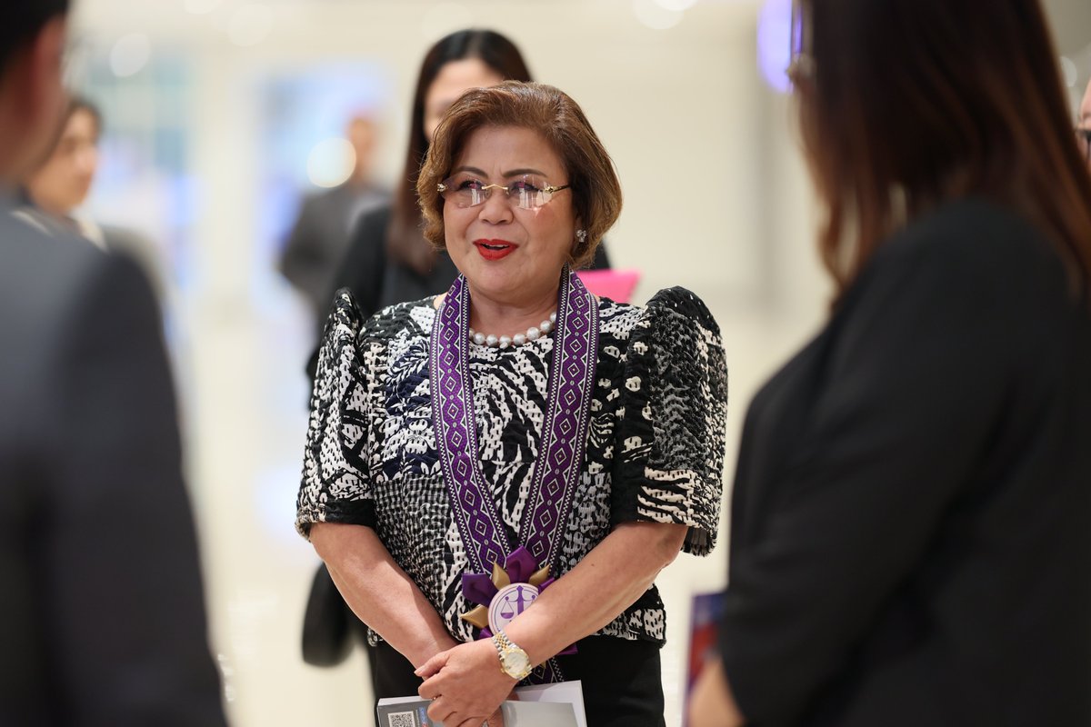SCPh_PIO's tweet photo. Chief Justice Alexander G. Gesmundo urged law deans, faculty members, lawyers, and regulators to collaborate in modernizing legal education to meet current and future demands. Speaking at the 2025 Philippine Association of Law Schools, Inc. (PALS) Annual Convention held from January 20 to 22, 2025 in Park Inn By Radisson, Pampanga, he emphasized the importance of shaping a curriculum that combines theoretical knowledge, practical skills, and values essential for responsible legal practice.

Associate Justice Amy C. Lazaro-Javier, Chairperson of the 2025 Bar Examinations, also addressed the Convention, reminding law deans that law school training plays a vital role in preparing students for the Bar Exams. She asked for the law schools’ assistance to ensure the success of the 2025 Bar exams, which shall continue to be digitalized and localized.

Joining Justice Lazaro-Javier at the Convention is 2024 Bar Examinations Chairperson Associate Justice Mario V. Lopez, who looked back on last year’s Bar Exams. He shared positive and constructive feedback from examiners, examinees, and the public. Justice Lopez encouraged law deans to focus on admitting students with strong reasoning and language skills while advocating for structural and methodological reforms, including an updated Basic Law Curriculum, promotion of high ethical standards, and collaboration among the SC, PALS, and LEB.

Read more at https://t.co/6d7uiZPwg1

#SupremeCourtPH