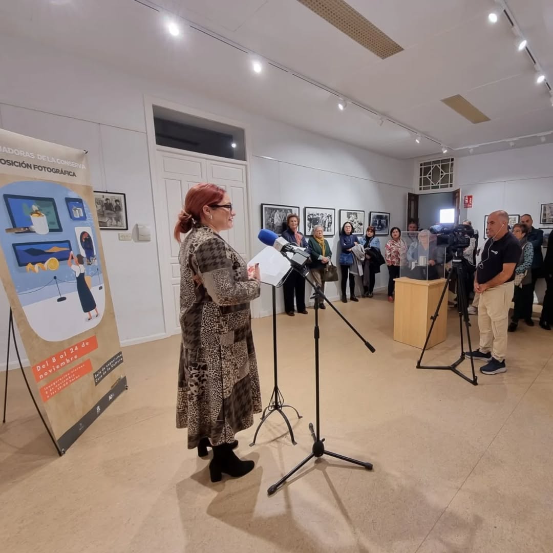 BienDichoCo's tweet photo. En Bien Dicho comunicación, hemos tenido el honor de diseñar la cartelería y roll-ups para el Reconocimiento a las trabajadoras de la conserva de Bullas y La Copa, así como para la 32ª edición de la Muestra de Teatro en Otoño de Bullas. https://t.co/ROskznV95N