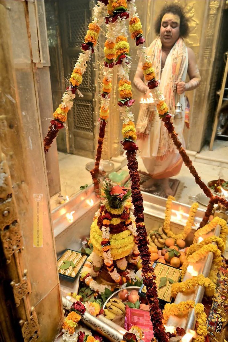 12Jyotirling's tweet photo. श्री काशी विश्वनाथ मंदिर में मंगला आरती के भव्य दर्शन 27.01.2025 https://t.co/VQGnGqy5dH