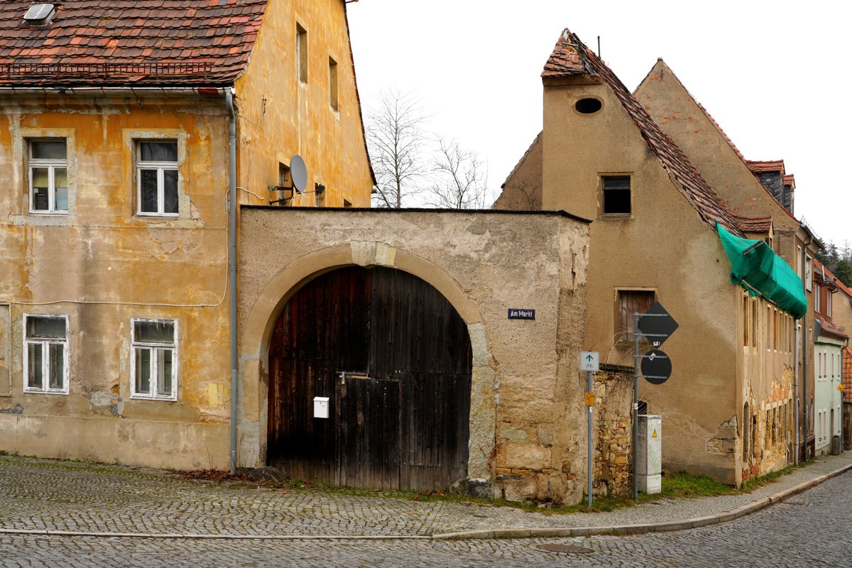Forstler1's tweet image. Geschichte vergeht...

Dohna, die zweitälteste Stadt Sachsens, schon 1040 erwähnt, auf einem Felsen über dem Eingang des Müglitztals mit der alten Straße nach Böhmen neben der alten Reichsburg errichtet, die diesen Handelsweg schützen musste und von der nichts übrig geblieben ist…