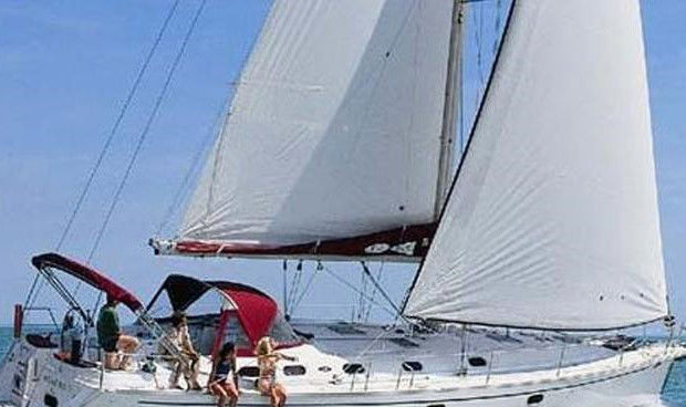 333Boats_global's tweet image. A sailing yacht embodies style, comfort, and adventure. Explore secluded bays, enjoy sunsets, and sail responsibly while minimizing your carbon footprint! ⛵ #sailingyacht #adventureonwater #elegantboats