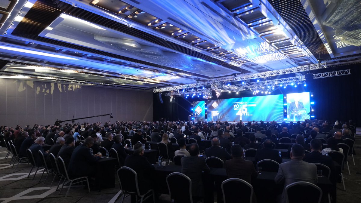 finalegitim's tweet photo. 45. Yıl Vizyon Toplantısı açılış konuşmasıyla başladı!
Kurucular Kurulu Başkanımız İhsan Özen, 45 yıllık köklü geçmişimiz ve geleceğe yönelik hedeflerimiz üzerine konuştu. Türkiye’nin eğitim markası olarak sorumluluklarımızın altını çizdik.
#EğitimeYönVeren45Yıl https://t.co/XXdppcddI4