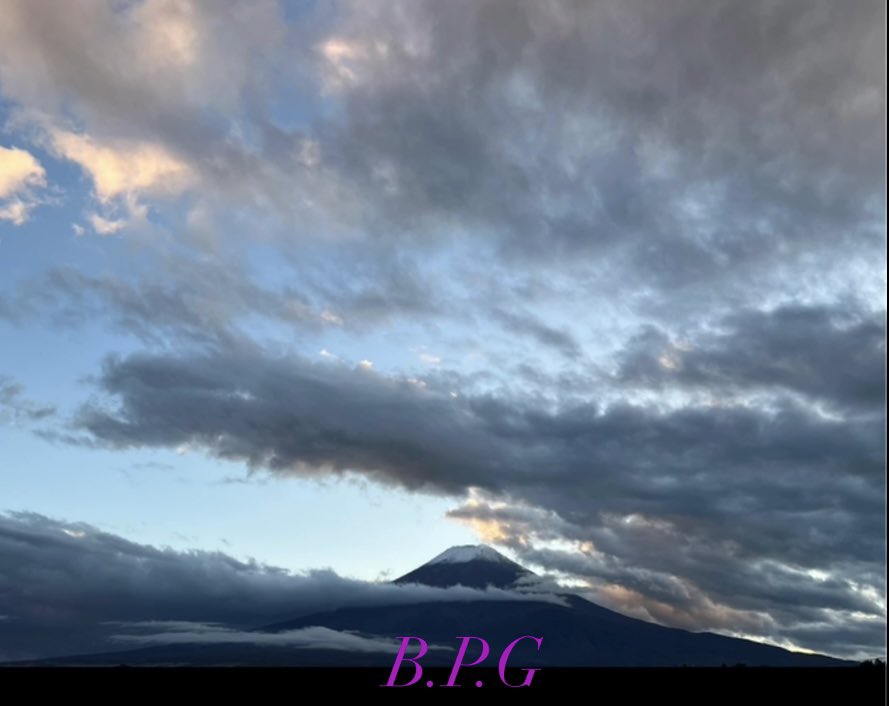 ben008524's tweet photo. 今日一枚はこちら!
○拡散歓迎!
世界中の富士山好きな方に見てほしいので、QRコードから、フォロー、いいね、拡散よろしくお願いします!
#富士山🗻 #山梨県 #絶景 #日本の景色 #雲 #日本の風景 #自然美 #japan #mtfujijapan #photoshoot #superbview https://t.co/MxAouoMLyz