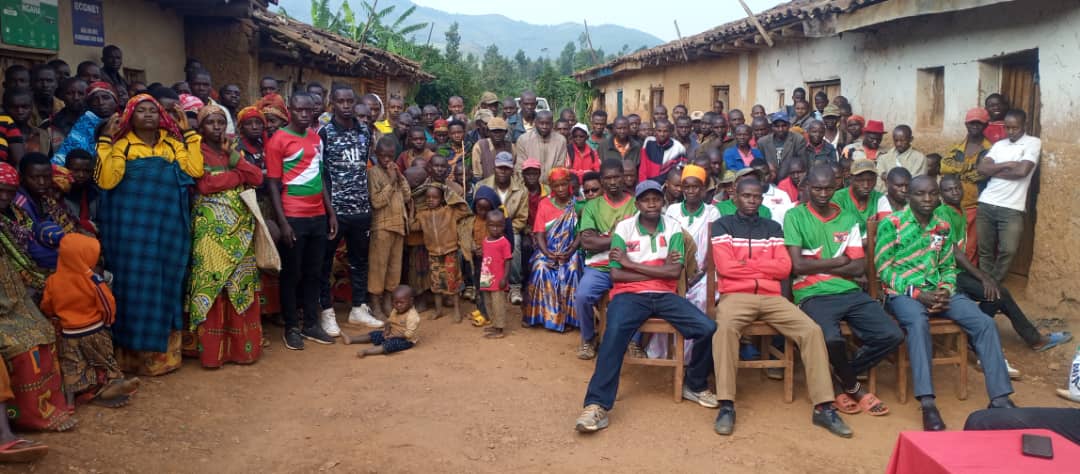 CnddFddButanyer's tweet photo. #Kayanza 27/01/202
Muri rwarukurikirane rwo gutegura amatora neza bahereye mugupanga neza amanamanshingiro, Umunyamabanga wa @CnddFdd muri komine #Kayanza yagutse yazindutse ku mutumba #Gishubi zone #Nkonge.Ibikorwa bibandaniriza nokuyindi mitumba
@R_Ndikuriyo
@DorianeMunezero https://t.co/e43NYnn25o