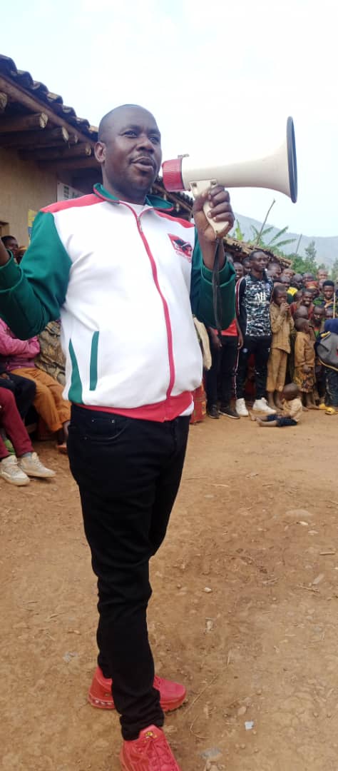 CnddFddButanyer's tweet photo. #Kayanza 27/01/202
Muri rwarukurikirane rwo gutegura amatora neza bahereye mugupanga neza amanamanshingiro, Umunyamabanga wa @CnddFdd muri komine #Kayanza yagutse yazindutse ku mutumba #Gishubi zone #Nkonge.Ibikorwa bibandaniriza nokuyindi mitumba
@R_Ndikuriyo
@DorianeMunezero https://t.co/e43NYnn25o