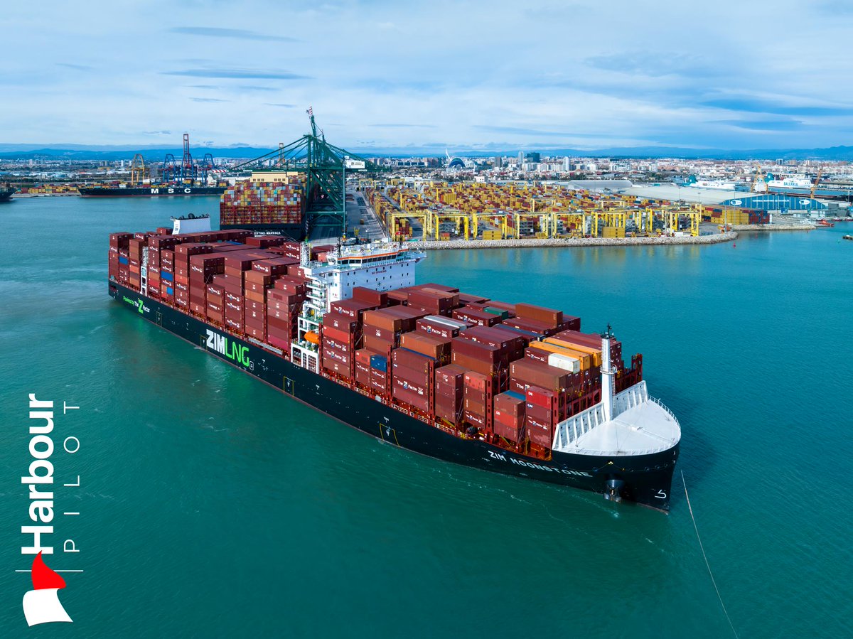 PilotHarbour's tweet photo. ZIM Moonstone outbound Valencia port.
https://t.co/89s5jA0Wjn
#Port #Shipping #HarbourPilot #TransportMaritime #PortOperations #GlobalTrade #GlobalShipping #MaritimePhotography #MaritimeStrategy #MerchantMarine #djiglobal #Valenciaport #CSP #ZIMShipping #seaspan https://t.co/BV3gIPJwq4