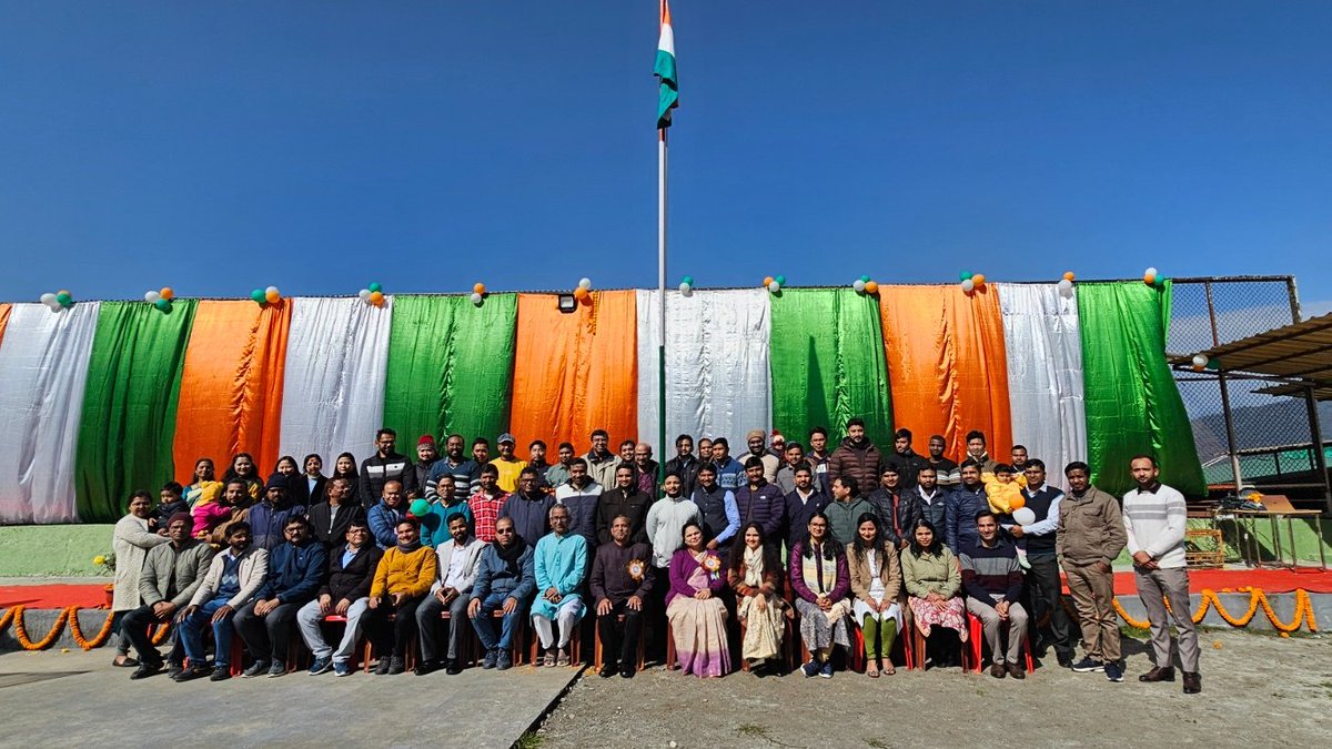 76वें गणतंत्र दिवस जोश और गर्व के साथ मनाया गया। निदेशक प्रो. एम.सी. गोविल ने राष्ट्रीय ध्वज फहराया, परेड, देशभक्ति गीत, नृत्य और सांस्कृतिक प्रस्तुतियों ने सभी का मन मोहा
प्रो. गोविल ने भारत की प्रगति पर जोर देते हुए 'विकसित भारत' के लक्ष्य में योगदान का आह्वान किया
जय हिंद!🇮🇳