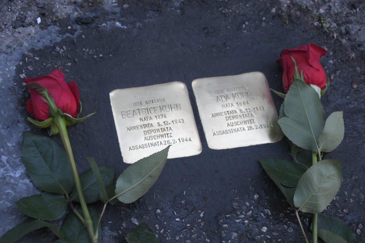 #GiornodellaMemoria2025  

Oggi, e ogni giorno, ricordiamo le vittime dell'Olocausto e riflettiamo, non solo sul passato, ma anche su come costruire un futuro di pace, solidarietà e rispetto. 
 
Venezia, da sempre città aperta, non dimentica.

#27gennaio
#VeneziaSerenissima ❤️🦁