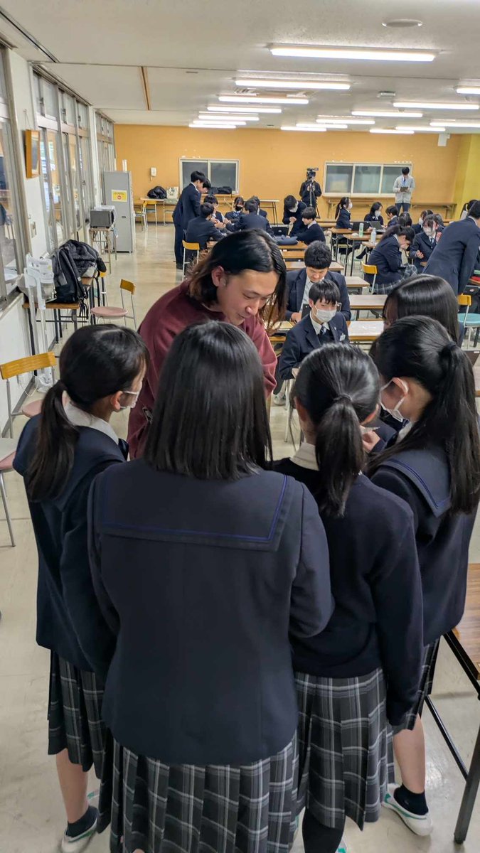 本日は静岡市さんのスタートアップ次世代人材育成事業の一環として、静岡サレジオ中学校の3年生を対象に「新しいお菓子をつくるコンセプトワークショップ」を行いました。

細田さんのコンセプトの教科書を参考に「主語・目的・役割」に基づいてコンセプト構文をつくりました。