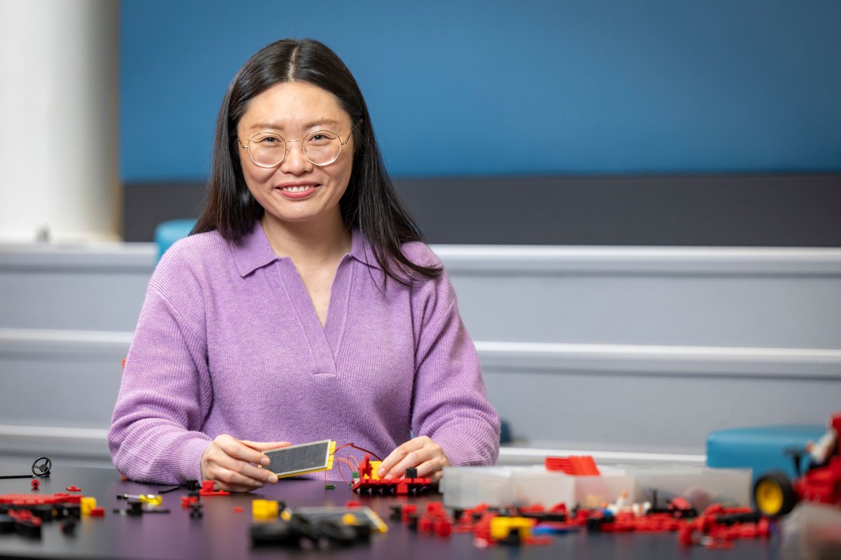 Ensuring the safety of #hydrogen storage tanks over tens of thousands of airplane refuellings presents a unique challenge. #aetudelft Nan Yue develops ultrasonic technology for detecting the early signs of cracks appearing in the tank hull. Read more👉🏻tudelft.nl/en/stories/art…