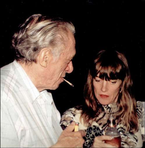 "Kadınlar hakkında ne düşünüyorsun?"
"Ben düşünür değilim. Her kadın farklıdır.
Aslında en iyi ve en kötünün karışımıdırlar.
Hem sihir hem de dehşet.
Ne olursa olsun var olduklarına memnunum."
#Bukowski #Kadınlar