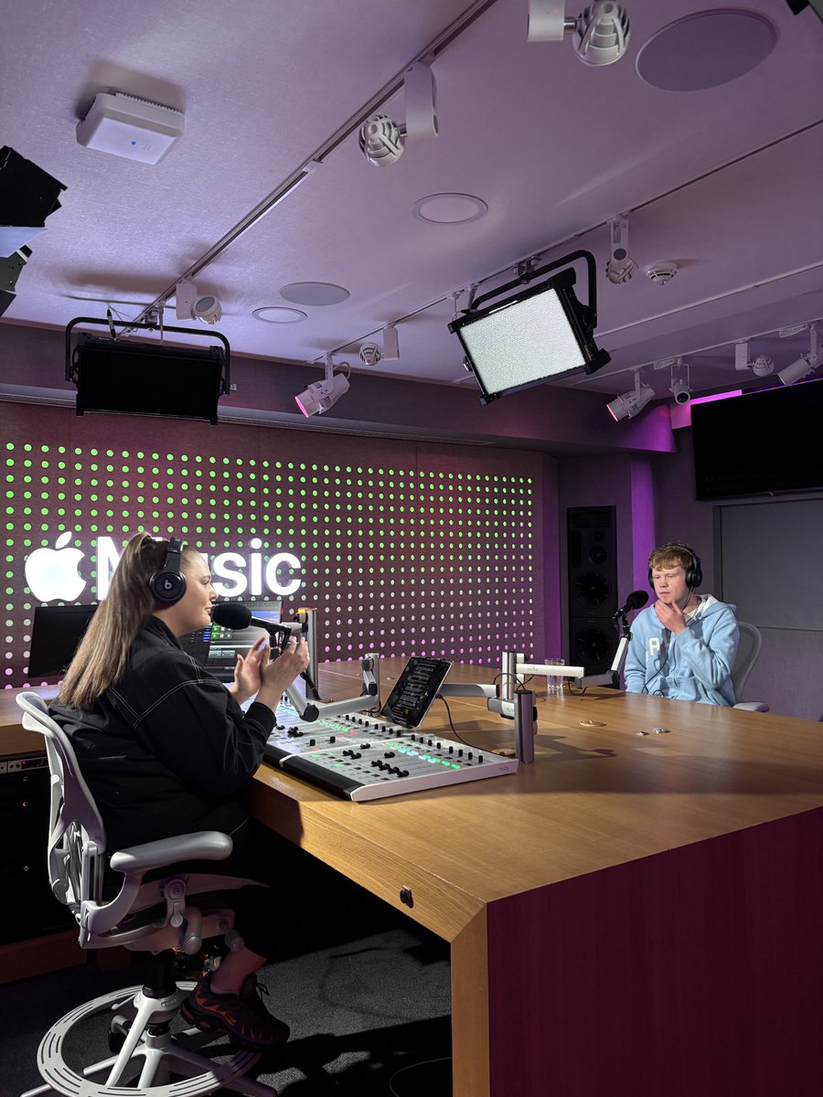 yo! catch me on <a href="/rebecca_judd/">Rebecca</a> show on @applemusic 1 from 10am today talking about ‘dive in’ &amp; sharing my top 3 feel good songs for a Monday morning! Tune IN! apple.co/rebecca