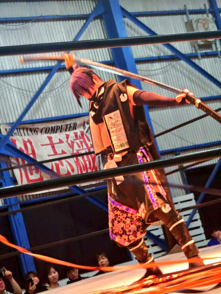 TV87941881's tweet photo. 1月26日
#2AW #GRAND_SLAM #2AWスクエア 

#プロレスリングBASARA から参戦中の #中野貴人 選手

花見選手から、 #紅炎 の勧誘があったけど保留だって😥

紅炎推しからすると、入ってほしいですね！

なかなかのイケメンですよ！ https://t.co/IOXvPeqCoz