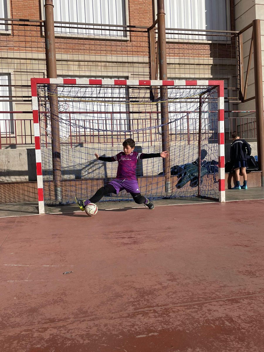 Escuela Porter@s Ad Alcorcón FS (@escporteroadafs) on Twitter photo LUNES ⚽🙌🥅
"Lo que no sabías de nuestro Portero..." |
👥 Fran Herrera, conocido como "FRAN". ⚽🙌🥅
Nuestro Portero Alevín B Federado 💪🥇
Vamos a conocerle un poco mejor...🎦
<a href="/ADAlcorconFS/">AD Alcorcón FS 2024 / 2025</a>
<a href="/ADAlcorconFSF/">A.D. Alcorcón F.S.F.</a> LUNES ⚽🙌🥅
"Lo que no sabías de nuestro Portero..." |
👥 Fran Herrera, conocido como "FRAN". ⚽🙌🥅
Nuestro Portero Alevín B Federado 💪🥇
Vamos a conocerle un poco mejor...🎦
<a href="/ADAlcorconFS/">AD Alcorcón FS 2024 / 2025</a>
<a href="/ADAlcorconFSF/">A.D. Alcorcón F.S.F.</a>