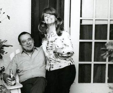 "Zerre kadar iplediğin yok.
Bütün bu aşk şiirleri,
bir anlamı yok senin için."
"Yazdığım zaman bir anlamı vardı."
#Bukowski #Kadınlar