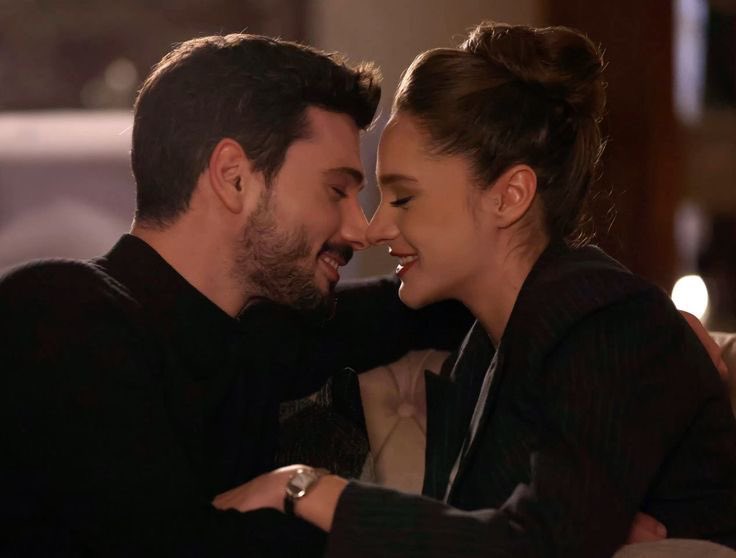 Günaydın!🧿🌤️

While it’s true that #HudutsuzSevda is a fictional show and #HalZey are fictional characters — the evoked emotions are very real ❤️ fiction often mirrors reality, and that’s why it resonates so profoundly. 

Characters are complex, and so are their journeys. 
I