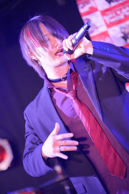 歌ってる時、目瞑りがちおじさん開眼すると本気出すかもしれんマニさん()↑いつも無加工で出せる綺麗な写真をありがとー #アニウン #アニソンウンドウ 
