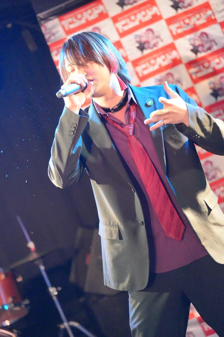 歌ってる時、目瞑りがちおじさん開眼すると本気出すかもしれんマニさん()↑いつも無加工で出せる綺麗な写真をありがとー #アニウン #アニソンウンドウ 