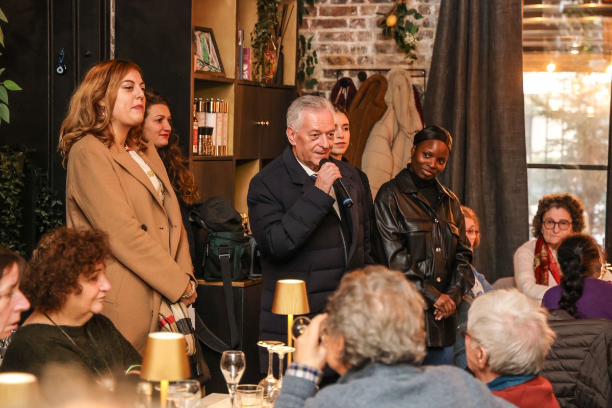 🍴 [REPAS DES SENIORS – BAL] 💃

Hier midi, repas et bal des seniors !
J’ai partagé avec enthousiasme ces moments solidaires auprès des seniors Vanvéens et en compagnie de tous nos élus. 😄

Merci à tous les élus présents, au CCAS, l’ESCAL ainsi qu’à tous les participants ! 👏