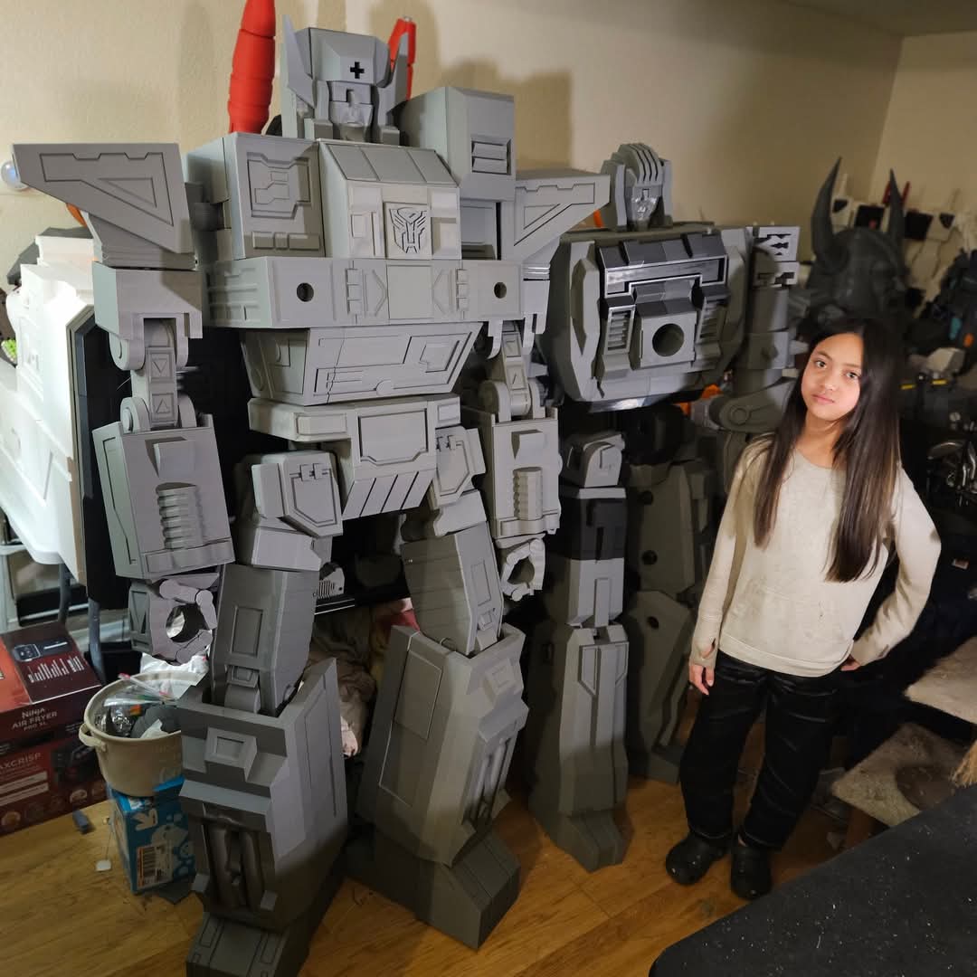 TFShowUK's tweet photo. Introducing the 6ft divorce class. They transform. Designed by Printformers. #Transformers https://t.co/jBmUbwxjUV