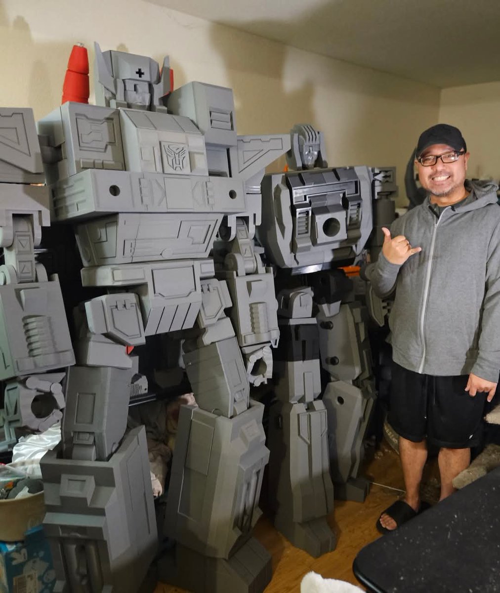TFShowUK's tweet photo. Introducing the 6ft divorce class. They transform. Designed by Printformers. #Transformers https://t.co/jBmUbwxjUV