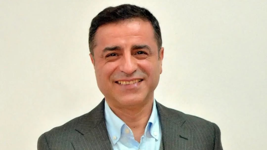 Azad Penaber tweet media