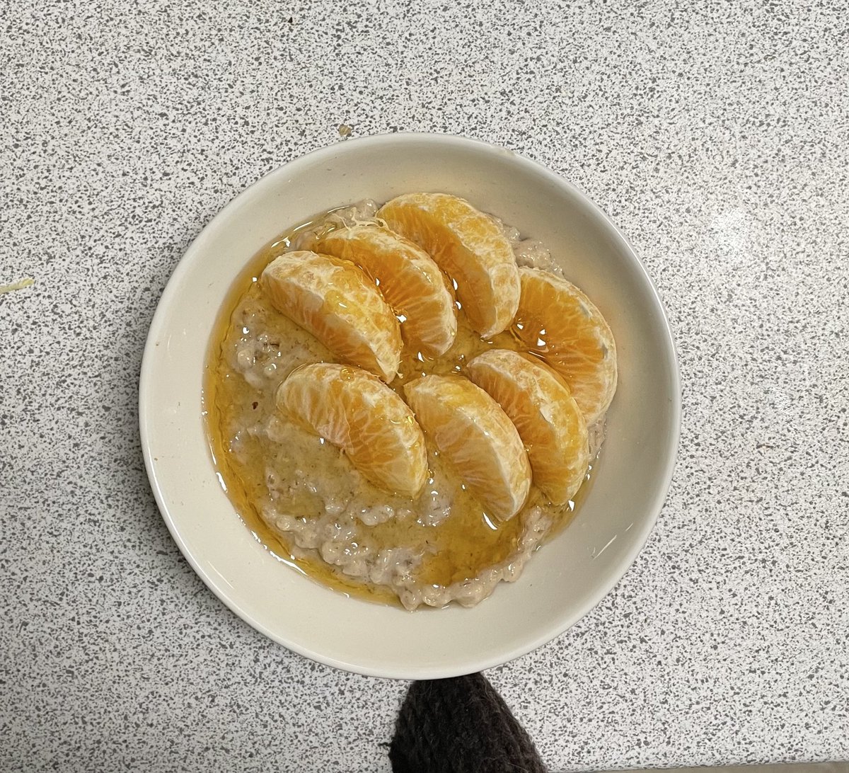 oatmeal with orange and honey 🍯 
i love oatmeal and honey💛🧡💛