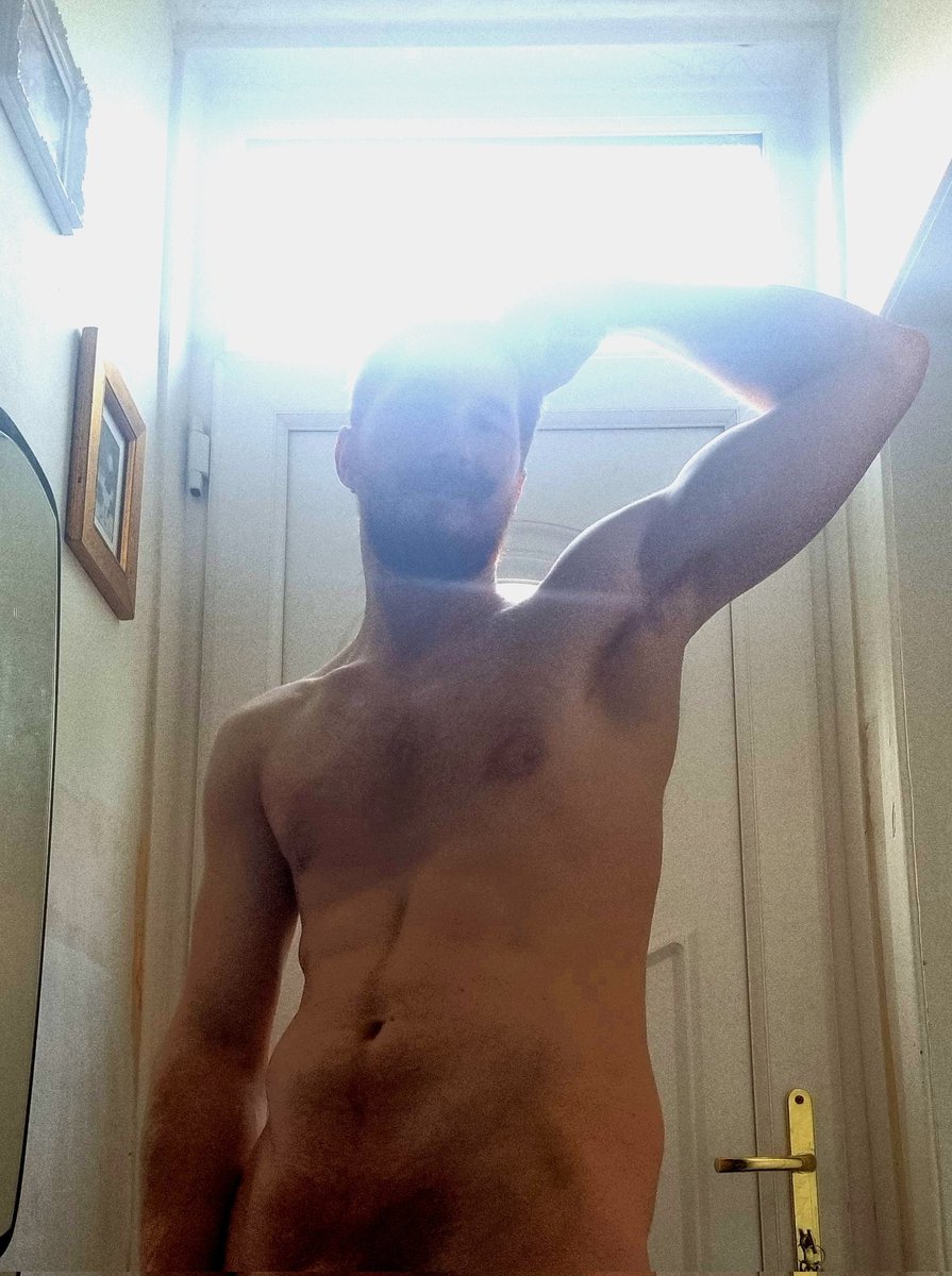 MykeGregory's tweet photo. Remember to follow me on bluesky  for the uncropped pic. 😉
I will stop using twitter at the end of this month so go follow now!
https://t.co/IJmA1DWGmE https://t.co/0lNSGwuEEr