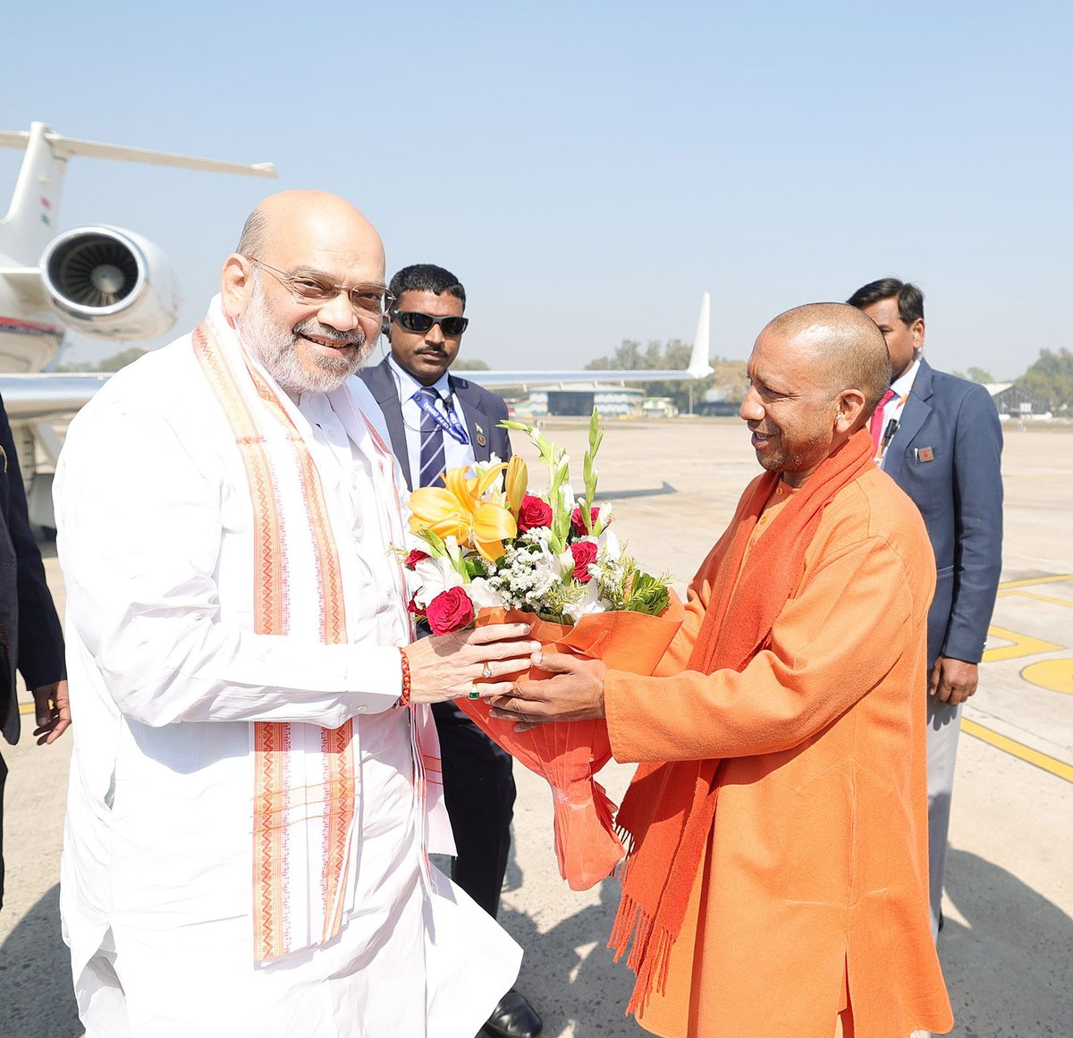 myogiadityanath's tweet photo. तीर्थराज प्रयाग की पावन धरा पर माननीय केंद्रीय गृह एवं सहकारिता मंत्री श्री अमित शाह जी का हार्दिक स्वागत एवं अभिनंदन! 

@AmitShah https://t.co/Crh3bS1rHF
