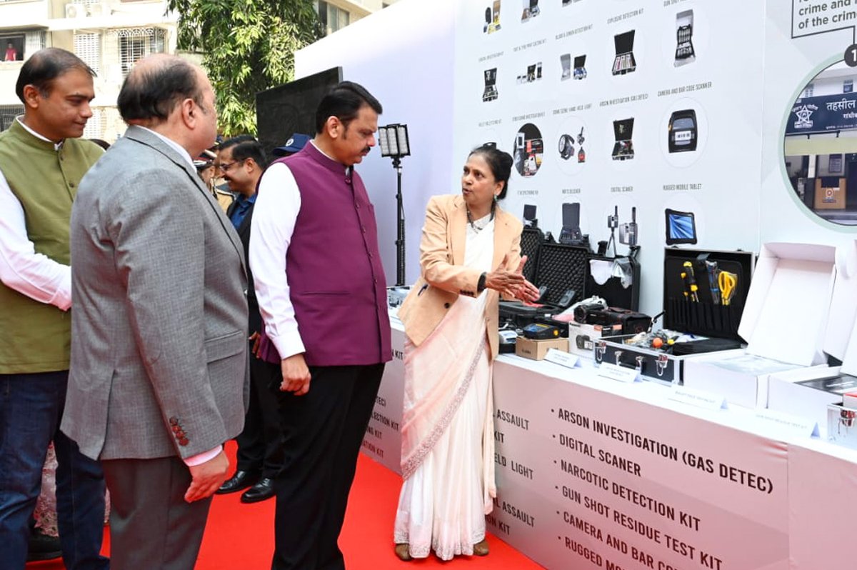 CMOMaharashtra's tweet photo. 🔸Inauguration of 'Mobile Forensic Van' at the hands of CM Devendra Fadnavis
🔸मुख्यमंत्री देवेंद्र फडणवीस यांच्या हस्ते 'मोबाईल फॉरेन्सिक व्हॅन'चे लोकार्पण
🔸मुख्यमंत्री देवेंद्र फडणवीस इनके करकमलों से 'मोबाईल फॉरेन्सिक व्हॅन' का लोकार्पण

🕐 1pm | 27-1-2025📍Sahyadri Guest House, Mumbai | दु. १ वा. | २७-१-२०२५📍सह्याद्री अतिथीगृह, मुंबई.

@Dev_Fadnavis @DRPANKAJBHOYAR
#Maharashtra #DevendraFadnavis #Mumbai #MobileForensicVan