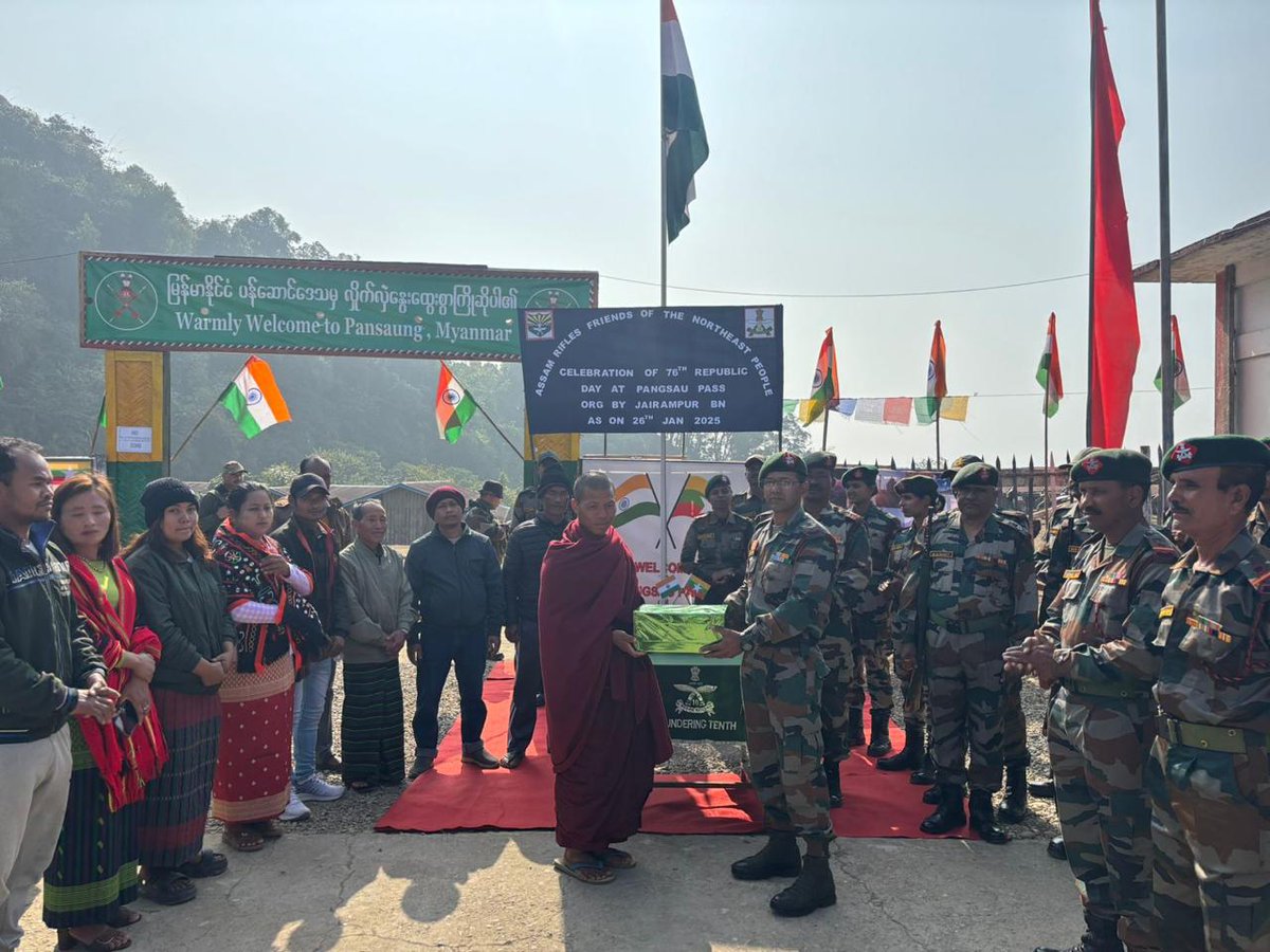 temsuao203's tweet photo. Assam Rifles forges cross border bonds : 76th Republic Day Celebration at Pangsau Pass unites Myanmar Army, local authorities and villagers in a flag hoisting ceremony with distribution of sweets for bilateral bonhomie. #assamrifles #pangsaupass #RepublicDayCelebration #2025 https://t.co/OjHxC3yRSl