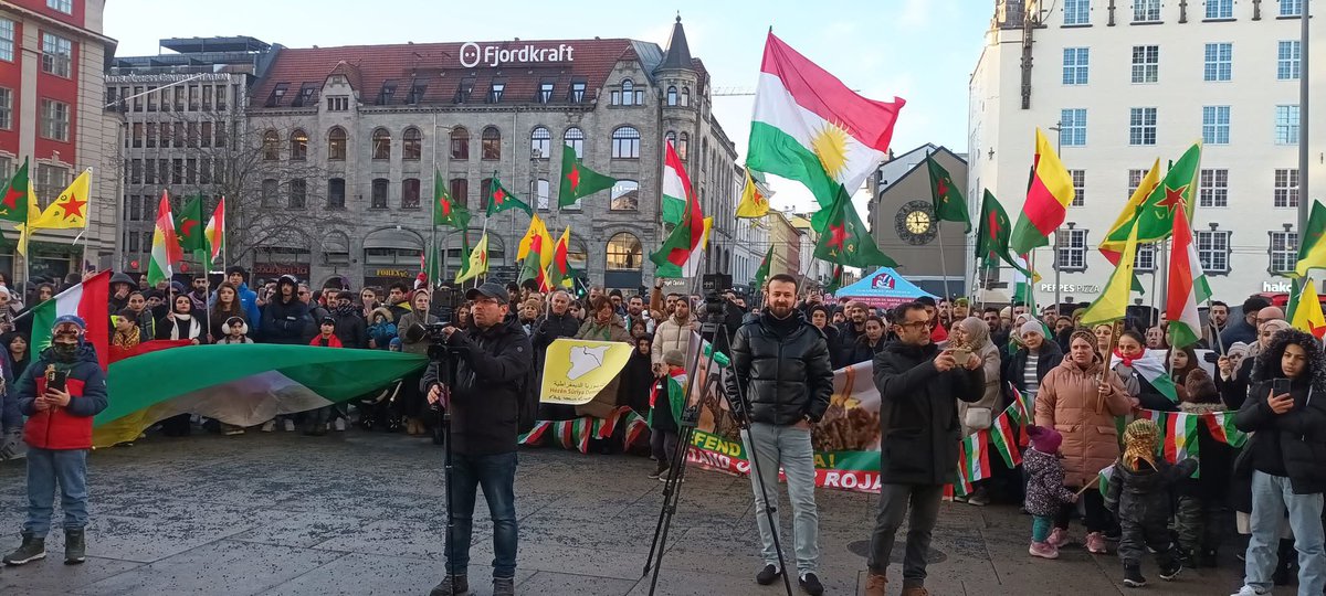 3xaAndam's tweet photo. Demonstration in support of #Rojava and #SDF in the city of Oslo (Norway)

Li bajarê Oslo (Norwêc) ji bo piştgiriya Rojava u #QSD xwepêşandanek hat lidarxistin.

مظاهرة دعماً لروج آفا في مدينة أوسلو (النرويج) https://t.co/DIuwvSKBjf