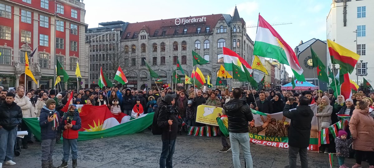 3xaAndam's tweet photo. Demonstration in support of #Rojava and #SDF in the city of Oslo (Norway)

Li bajarê Oslo (Norwêc) ji bo piştgiriya Rojava u #QSD xwepêşandanek hat lidarxistin.

مظاهرة دعماً لروج آفا في مدينة أوسلو (النرويج) https://t.co/DIuwvSKBjf