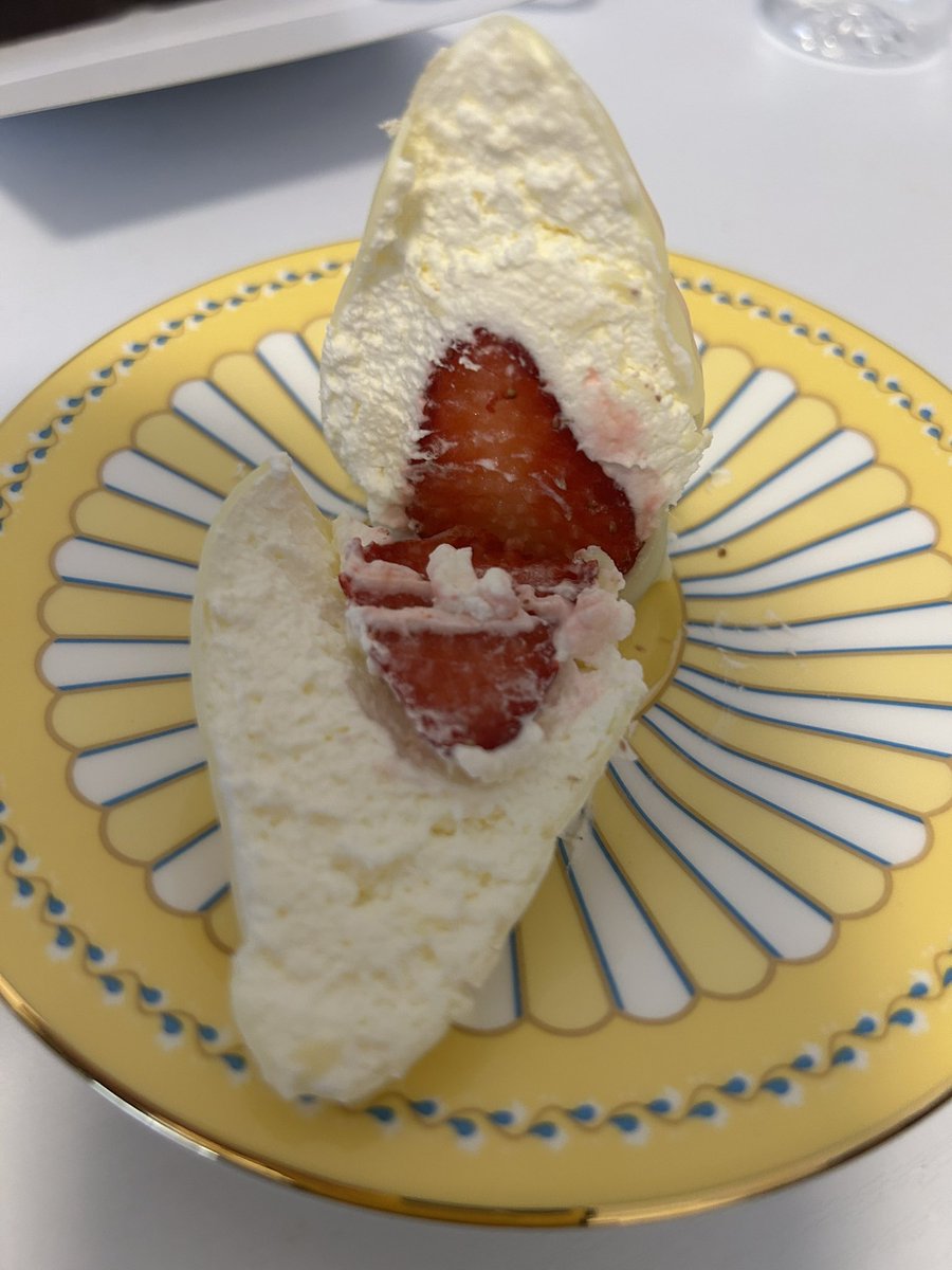 OBTNara's tweet photo. オードリーのチョコ

中の
生クリームめちゃ美味い😋

そりゃ去年の
⭕️⭕️百貨店の
バレンタインランキング
1位なだけは
あるなー

 #知らんけどアッパー 

 #オードリー
 #AUDRY

https://t.co/OB6nEehMU0 https://t.co/T2gvpTNPgf