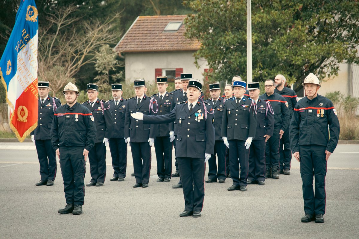 SDIS40's tweet photo. Retour en images sur la #passationdecommandement du CIS MIMIZAN qui s'est tenue le samedi dernier
Cette cérémonie a rassemblé les autorités du #SDIS40 et des personnalités locales.
le Lieutenant VIGNEAU, a transmis le commandement du CIS MIMIZAN au Lieutenant PERLETTI https://t.co/gEcxppeXOE