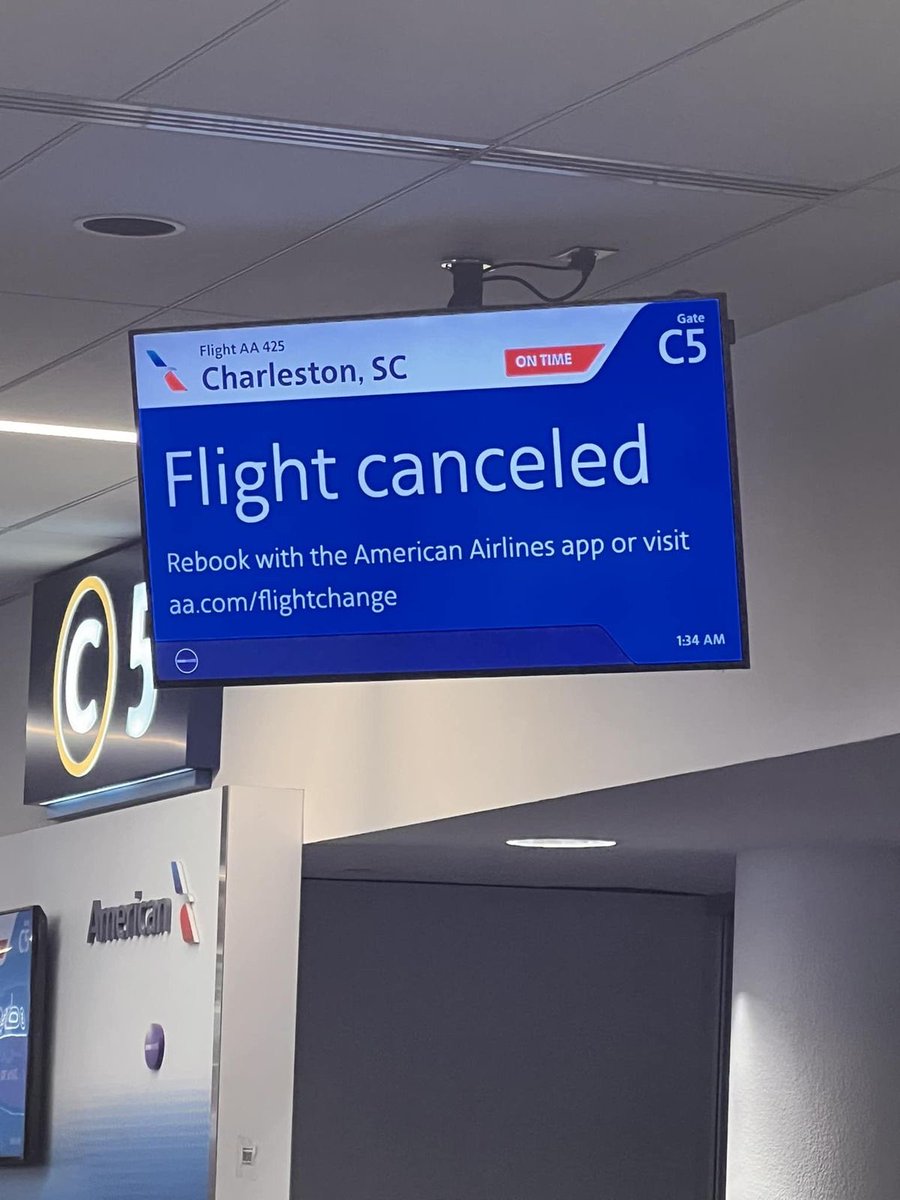 Hun26445J's tweet image. Change Charleston, SC to which state you prefer. 
Baby I have to pay for rebooking 🔥