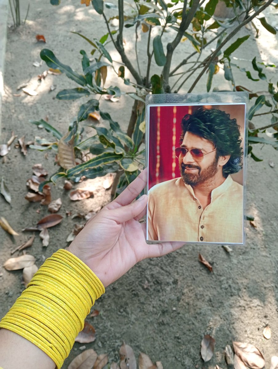 NusratArfah's tweet photo. #HappyBanglesDay 
#Prabhas Darling ❤
I love to wear Bangles 💛
#Bangles #BanglesLove #BanglesLover 
#Prabhas #AdaviRamudu 
@PrabhasRaju ❤ https://t.co/1AChc4lerF