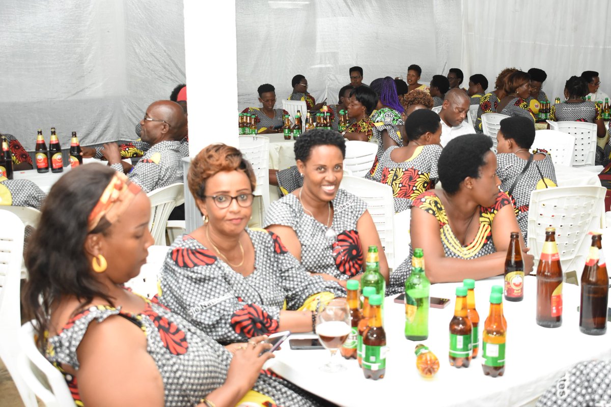 Dans l' après midi de cette journée du 24/1/25, l'assemblée générale a été suivie par des cérémonies d'échange de voeux autour d'un verre offert par la Direction de l'<a href="/BurundiPoste/">REGIE NATIONALE DES POSTES</a>. Le DG ai a réitéré à l'ensemble du personnel les meilleurs voeux de bonne santé et prospérité.