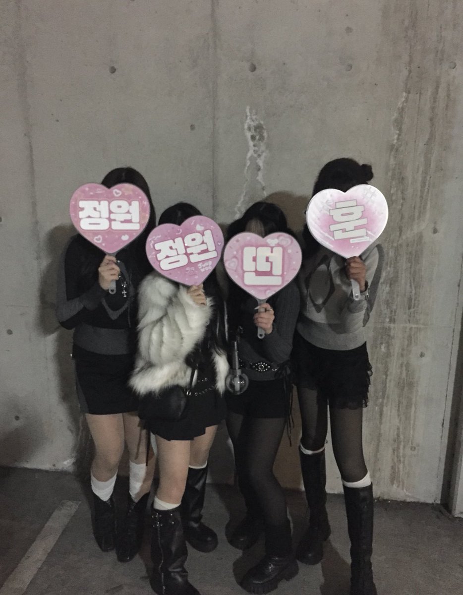 _2qjw's tweet photo. 250126  やっと入れたメインステージ前😭✨️もうこんな近くで見れる日はないだろうって思いながら1曲1曲大切に目に納めてた🥲👍🏻 https://t.co/bW0HLydaWr