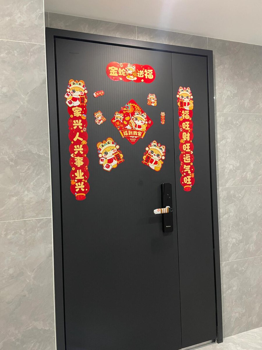ellarobynward's tweet photo. 贴春联，挂灯笼，张灯结彩迎新年🏮 https://t.co/yxT312uyHw