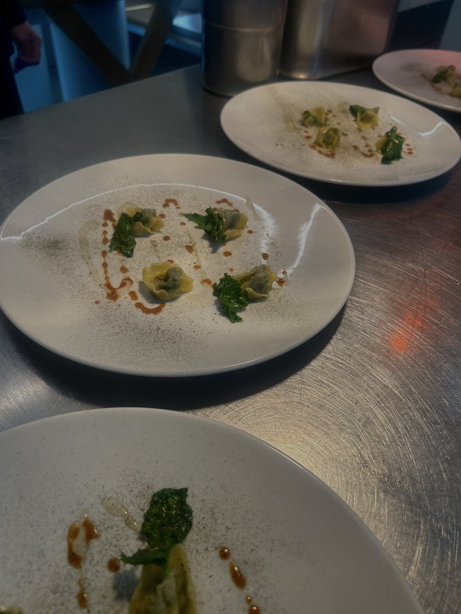 PieroRota10's tweet photo. Service! #Contaminazioni #Chefs #michelinguide #chef #xphoto #xchef https://t.co/DPCIDIci3i